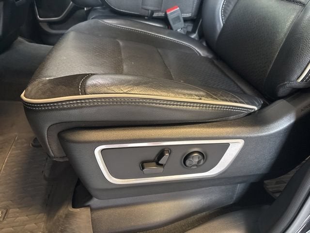2020 RAM 1500 Laramie Crew Cab 4x4 5'7" Box