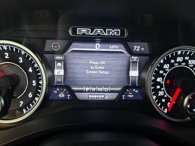 2020 RAM 1500 Laramie Crew Cab 4x4 5'7" Box