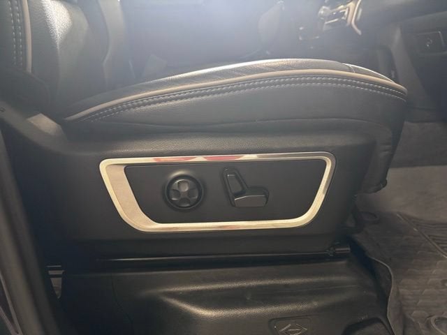 2020 RAM 1500 Laramie Crew Cab 4x4 5'7" Box