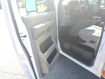 2024 Ford E-Series Cutaway Base