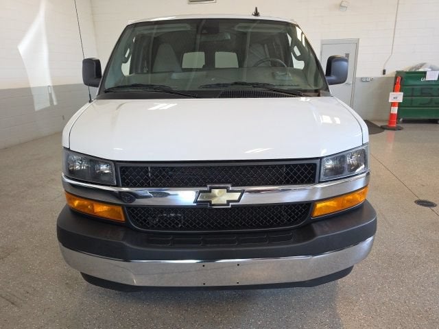 2024 Chevrolet Express Passenger 3500 1LT