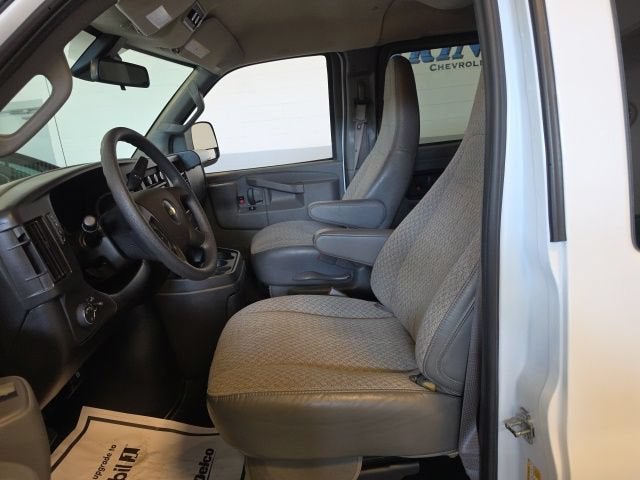 2024 Chevrolet Express Passenger 3500 1LT