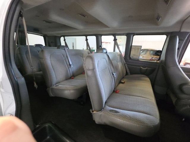 2024 Chevrolet Express Passenger 3500 1LT