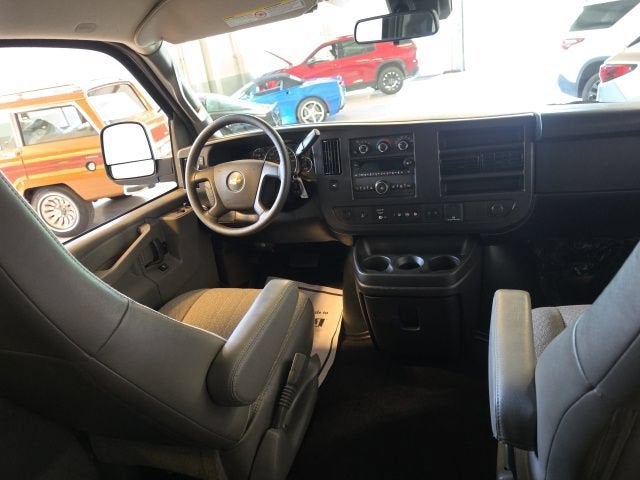 2024 Chevrolet Express Passenger 3500 1LT