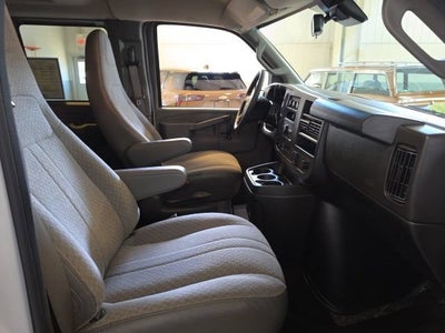 2024 Chevrolet Express Passenger 3500 1LT