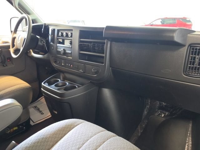 2024 Chevrolet Express Passenger 3500 1LT