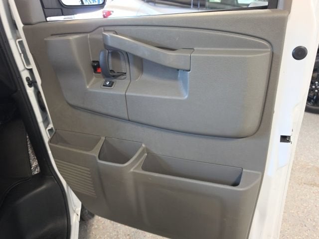 2024 Chevrolet Express Passenger 3500 1LT