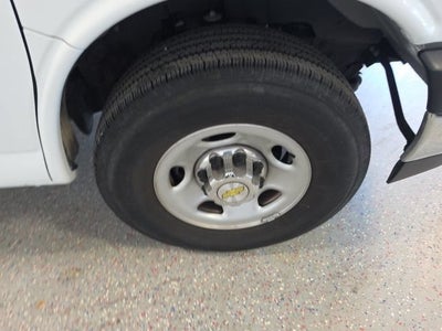 2024 Chevrolet Express Passenger 3500 1LT