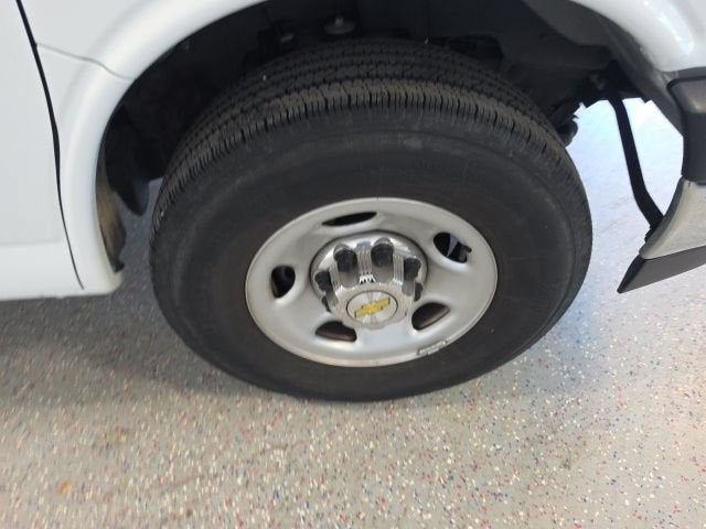 2024 Chevrolet Express Passenger 3500 1LT