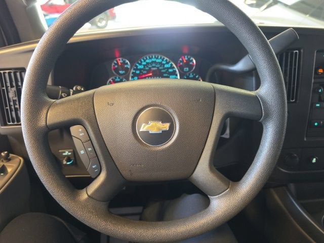 2024 Chevrolet Express Passenger 3500 1LT