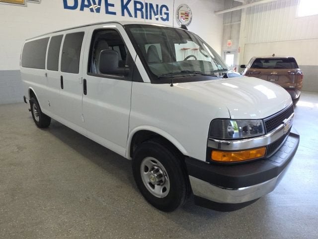 2024 Chevrolet Express Passenger 3500 1LT