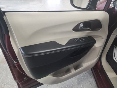 2022 Chrysler Voyager LX