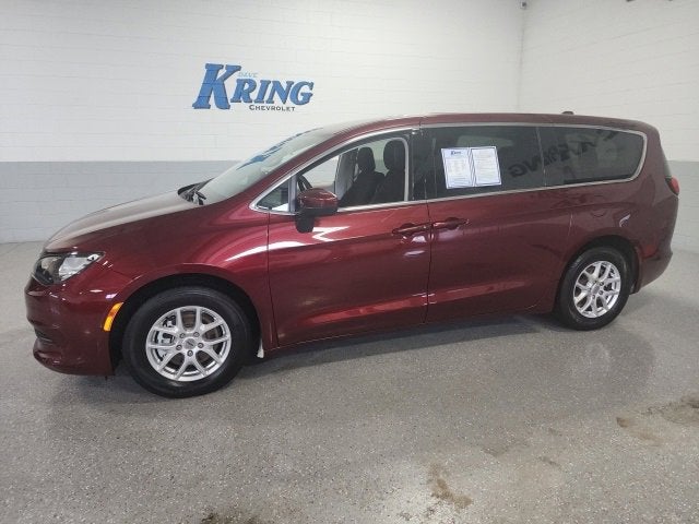 2022 Chrysler Voyager LX