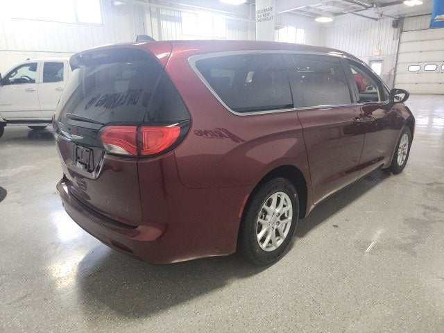 2022 Chrysler Voyager LX