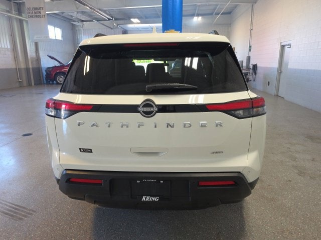 2025 Nissan Pathfinder SV